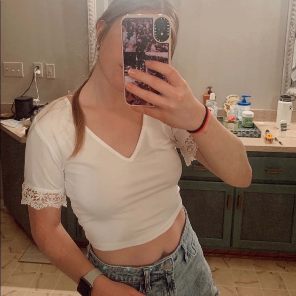 WHITE LACE DETAIL CROP TOP - Picture 2 of 3